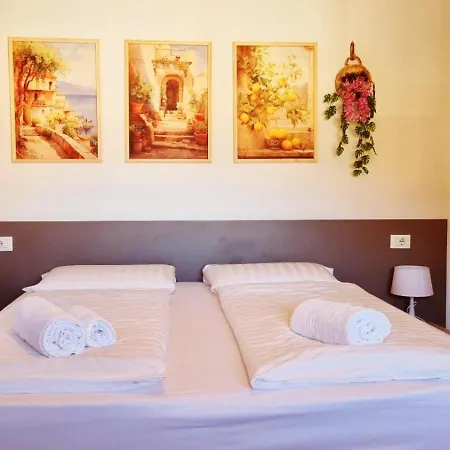 B&B Maya Merano Exterior photo